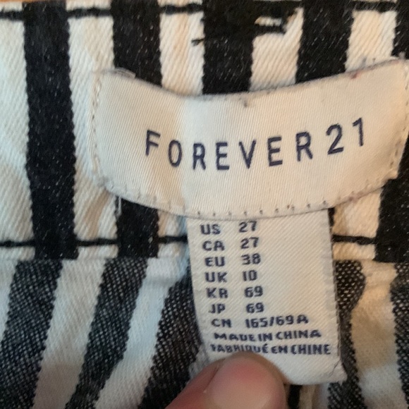 Forever 21 Striped Shorts black and white - Picture 5 of 5